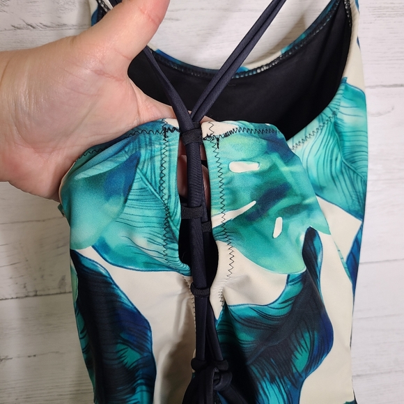 Cupshe Tropical Leaves Lace Up Back One Piece Swim - Picture 8 of 14